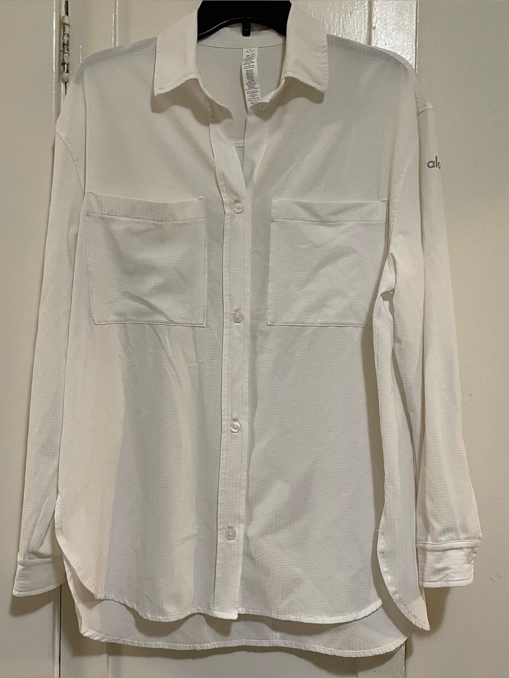 ALO Yoga White Button-Up Pocket Dreamscape Blouse xs